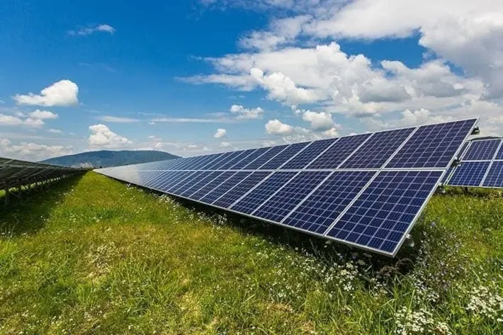 Abadía: Proyecto de inversión en energía solar con 1,3 MW