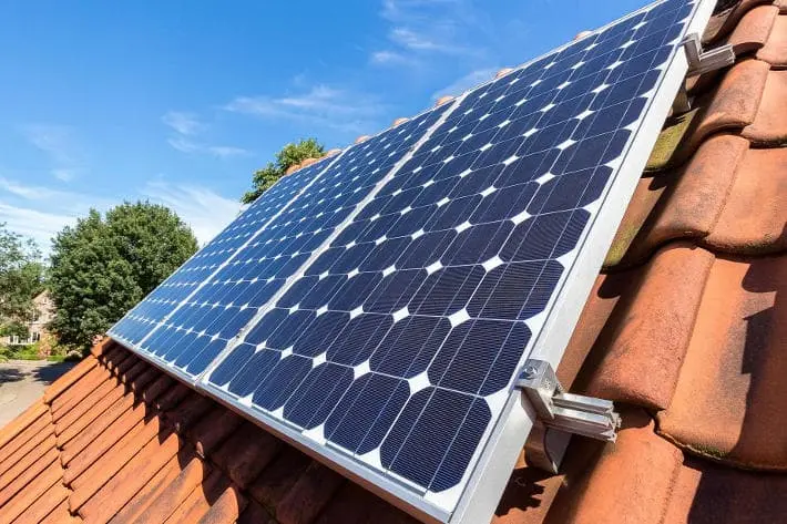 Soportes para placas solares en tejado