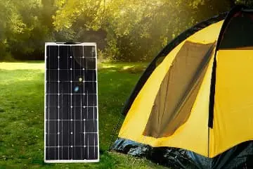 panel solar flexible en un camping