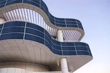 panel solar flexible en una superficie curva